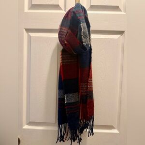 chic Plaid Fringe Scarf in Navy & Red